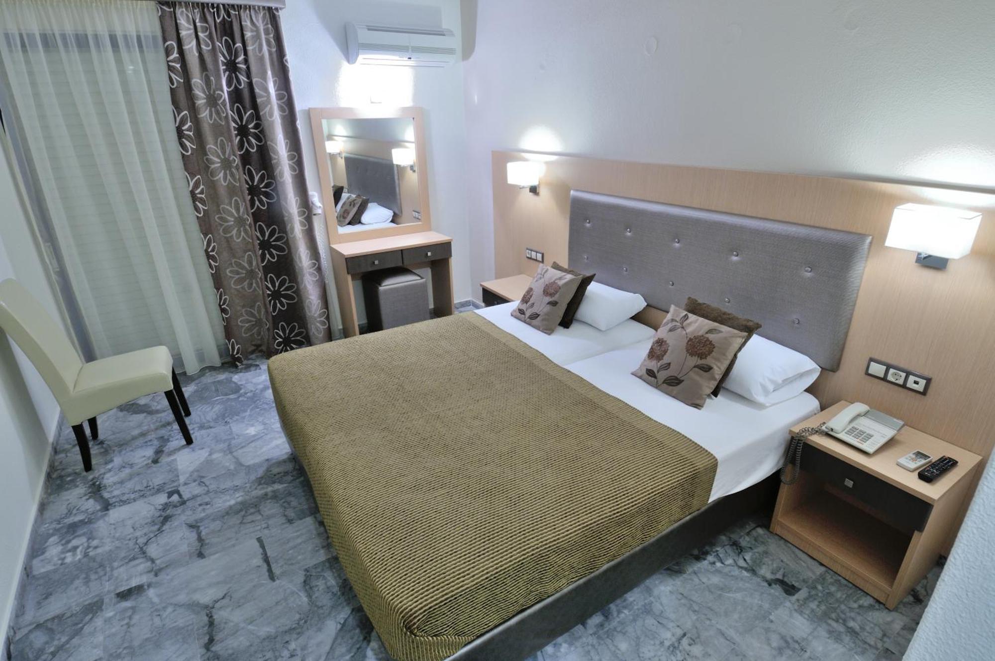 Hotel Lintzi Arkoudi