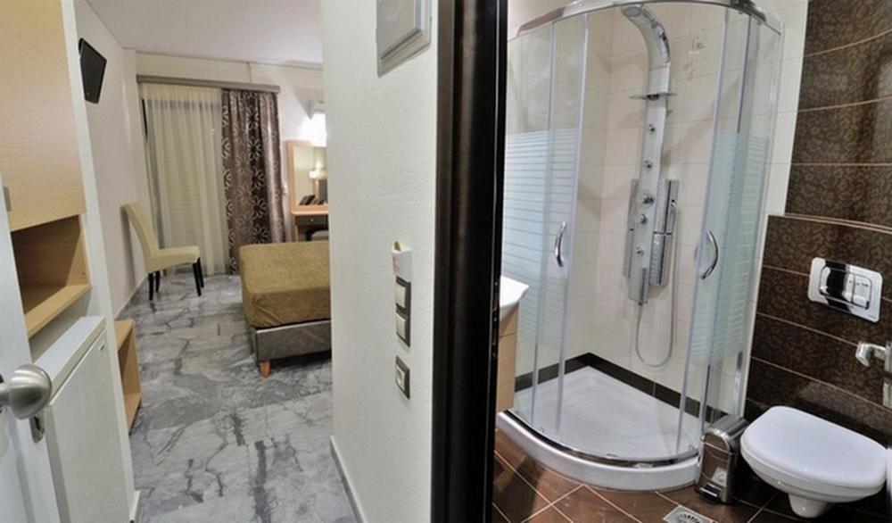 Lintzi Hotel 2*