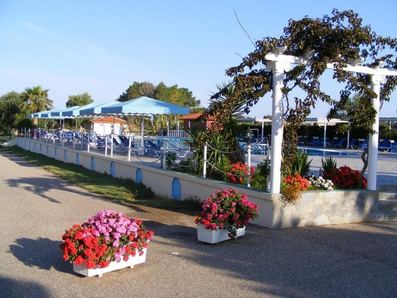 Lintzi Hotel 2*