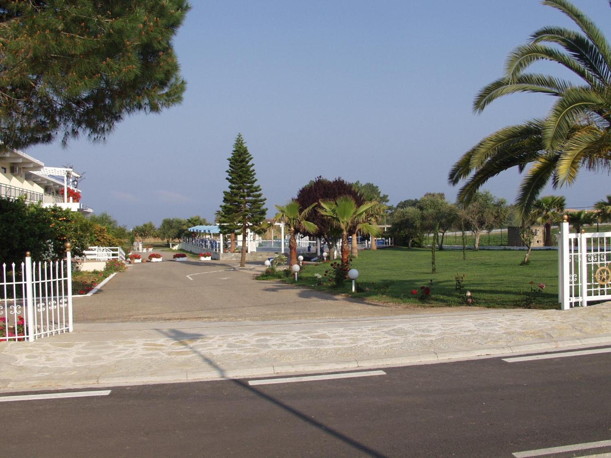 Lintzi Hotel