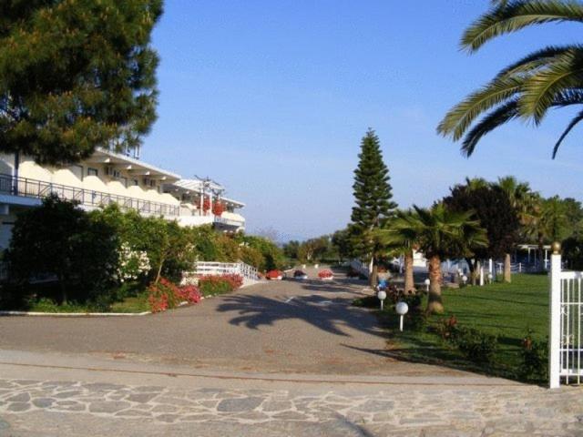 Hotel Lintzi Arkoudi
